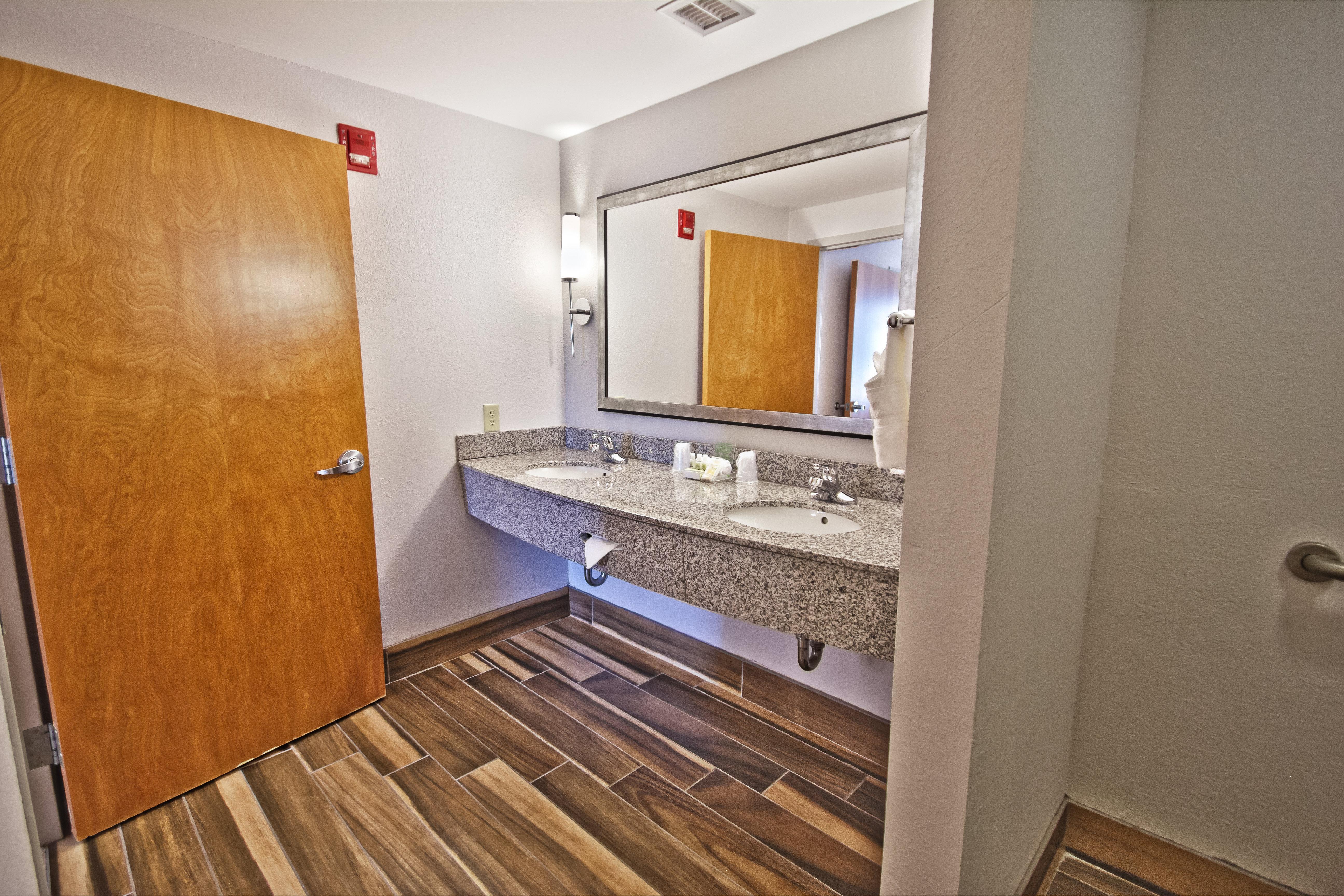Holiday Inn Manahawkin/Long Beach Island By Ihg Exterior photo